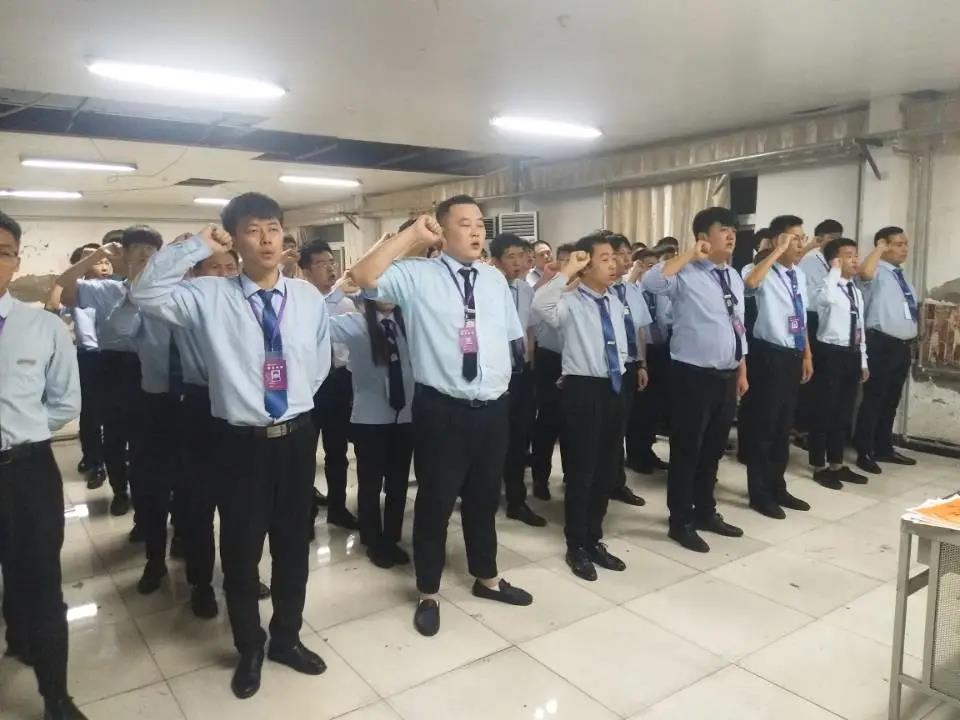 作為沒背景沒資源的普通人，我們應(yīng)該怎樣去努力?