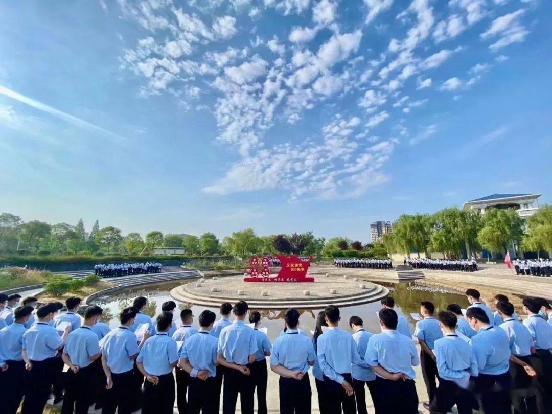 ”八維教育培訓(xùn)學(xué)校”/