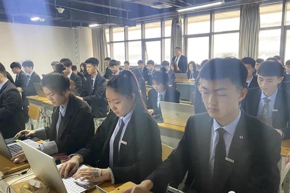 八維教育培訓(xùn)專注就業(yè)競(jìng)爭(zhēng)力提升高質(zhì)量就業(yè)