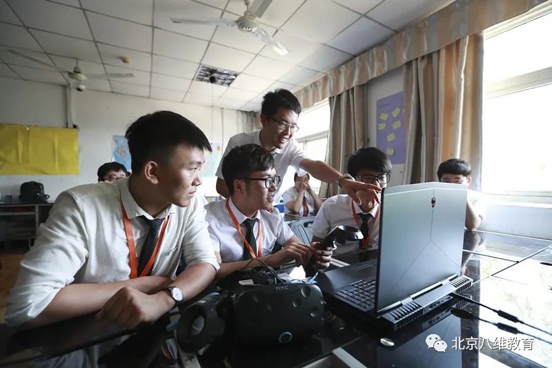 八維學院游戲開發專業專注于VR虛擬現實技術人才培養