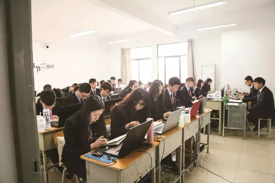 八維學院開設互聯網前沿熱門IT專業專注提升學子職場技能