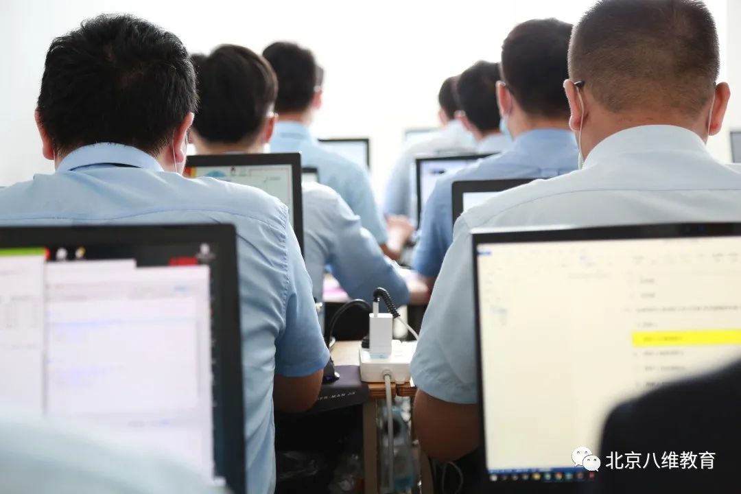 八維學院邁著時代步伐打造全面多元復合技術(shù)型人才