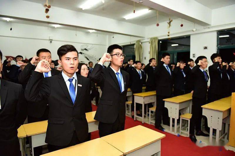 八維教育助力學子掌握前沿技能打造人工智能時代的頂尖人才培養基地