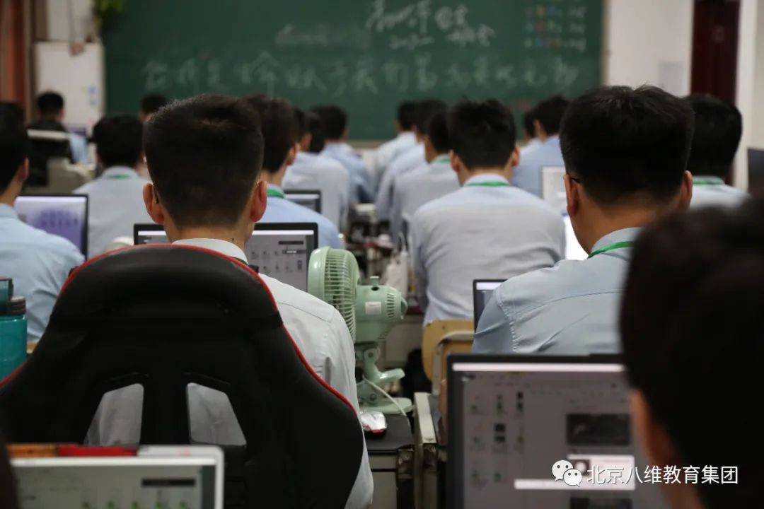 八維教育推動(dòng)學(xué)生實(shí)踐能力提升培養(yǎng)物聯(lián)網(wǎng)時(shí)代創(chuàng)新人才