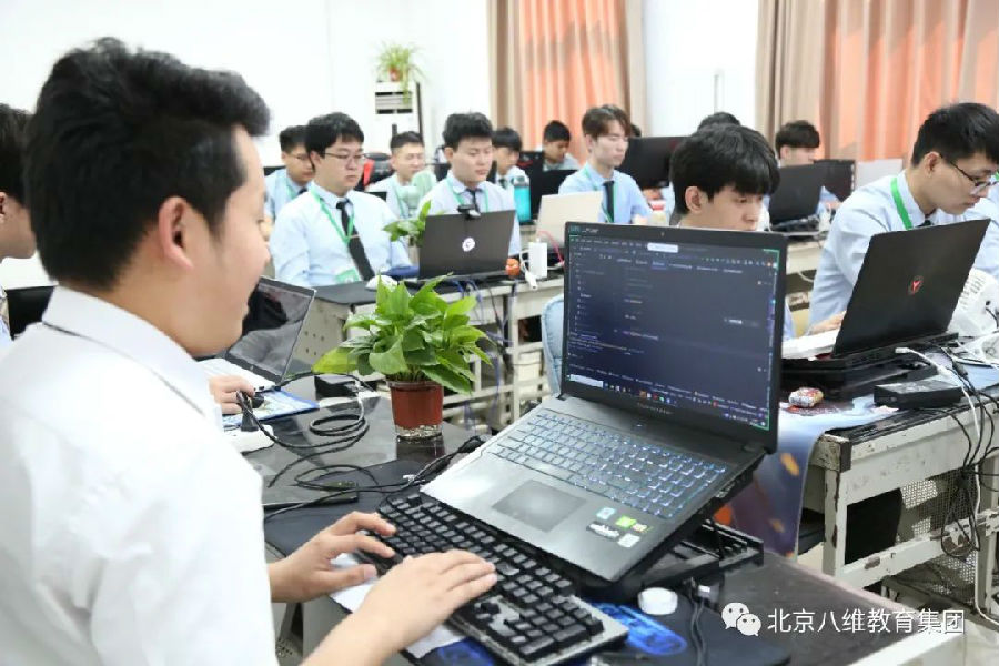 八維集團助力企業(yè)數(shù)字化轉(zhuǎn)型打造IT前沿技術(shù)型人才