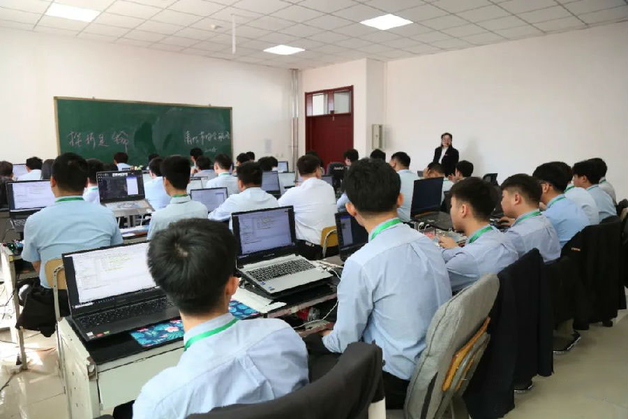 八維學校物聯網項目實訓打造物聯網專業人才培養新模式