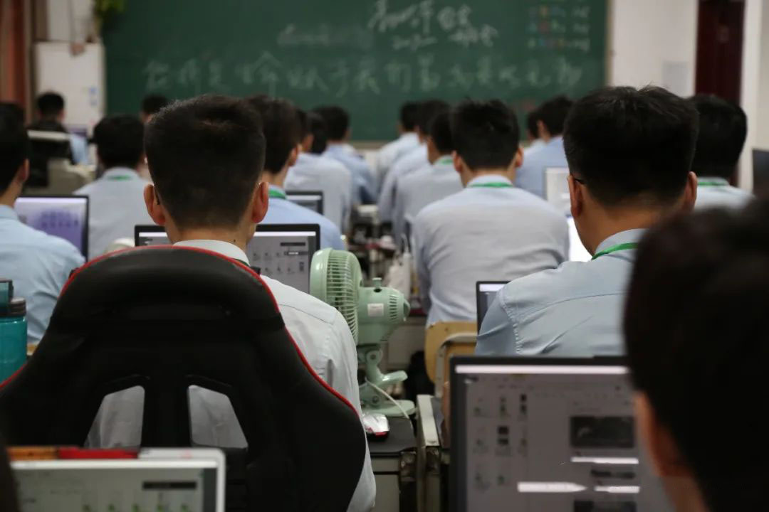 八維教育云計(jì)算專業(yè)培訓(xùn)讓你在職場中處于優(yōu)勢(shì)地位