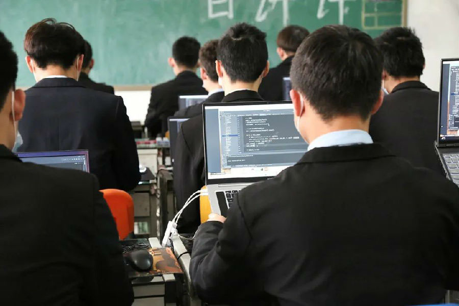 八維集團(tuán)推動(dòng)教育培訓(xùn)質(zhì)量提升引領(lǐng)IT培訓(xùn)領(lǐng)域發(fā)展培養(yǎng)IT領(lǐng)域人才