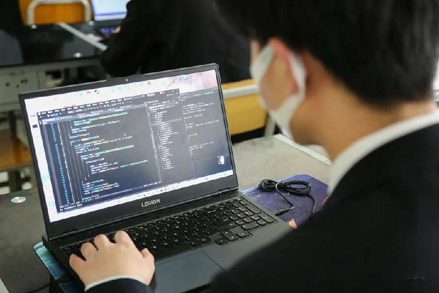 八維教育打造人工智能領域的人才基地開啟學生智慧學習的時代
