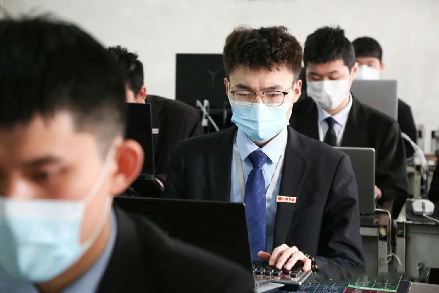 八維學校探索軟件開發(fā)無限可能用智慧托起學子軟件夢想
