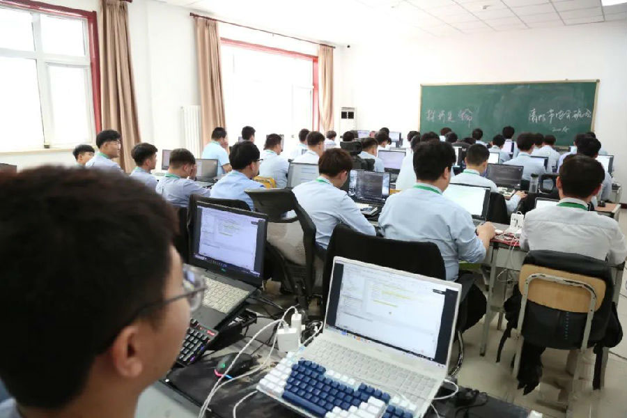八維教育推出優質IT培訓課程引領人工智能學習新時代