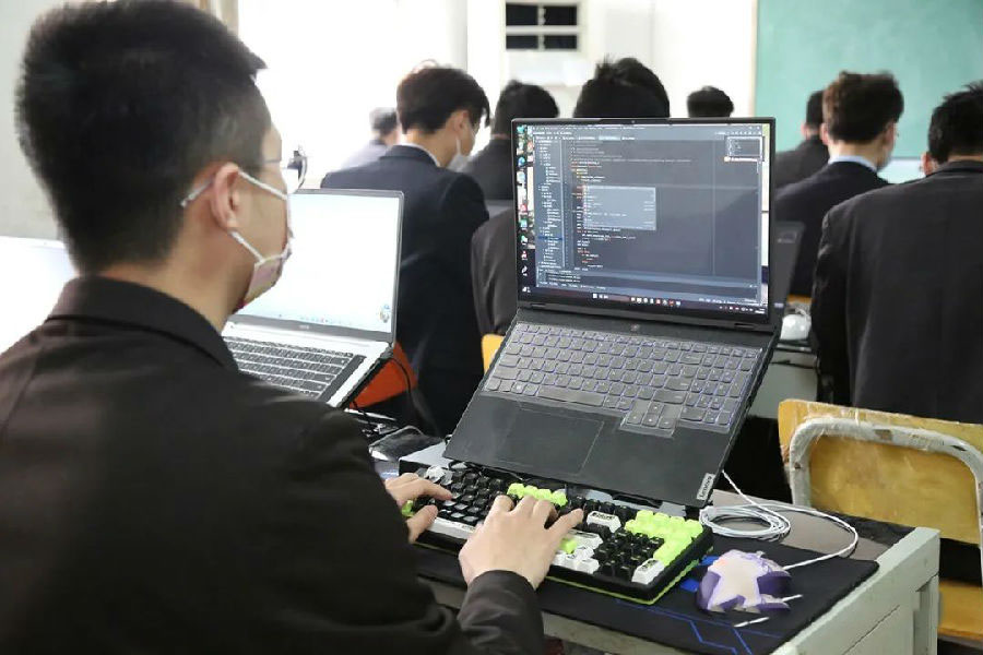八維教育開啟教育新時代探索云計算前沿應用技術助力學生成才