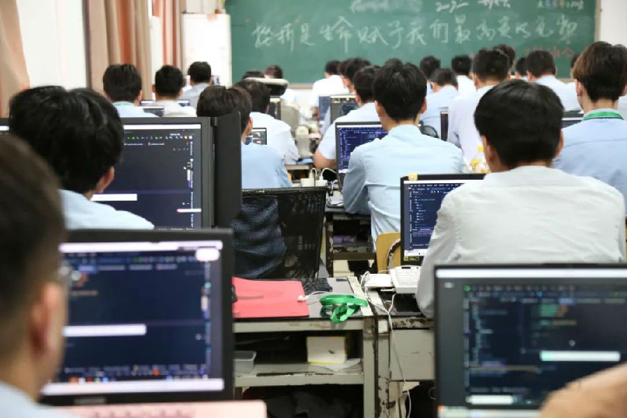 八維教育打造高端大數據專業技術人才成就學子職業夢想