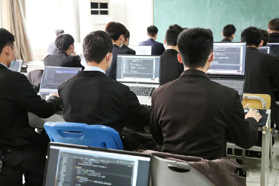 八維教育強(qiáng)化教學(xué)質(zhì)量管理迎接數(shù)據(jù)人才挑戰(zhàn)與機(jī)遇