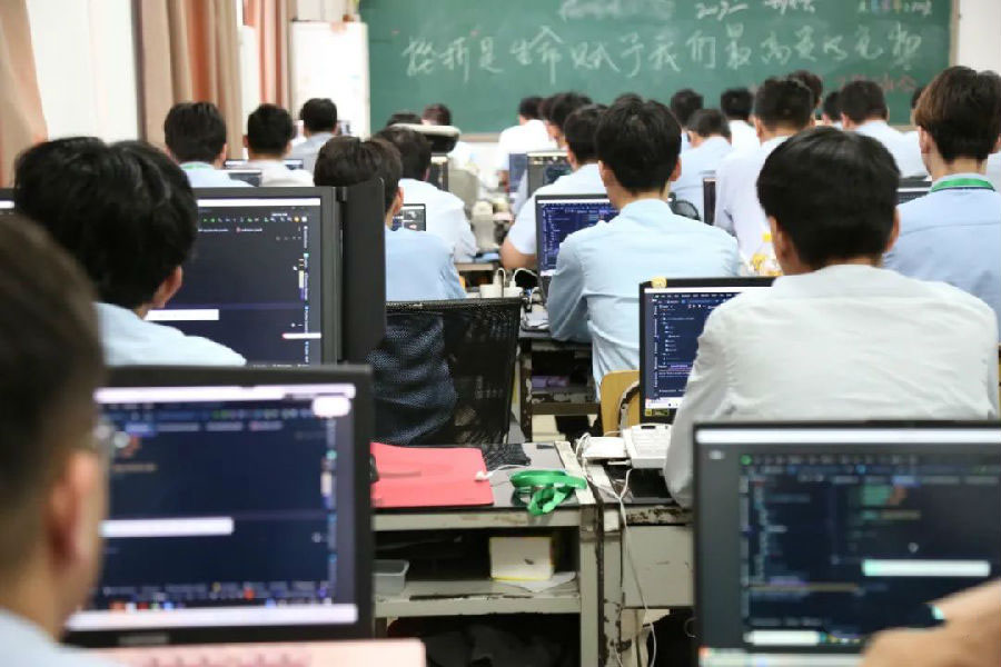 八維教育用科技激發學生潛能帶領學子開啟移動互聯新篇章