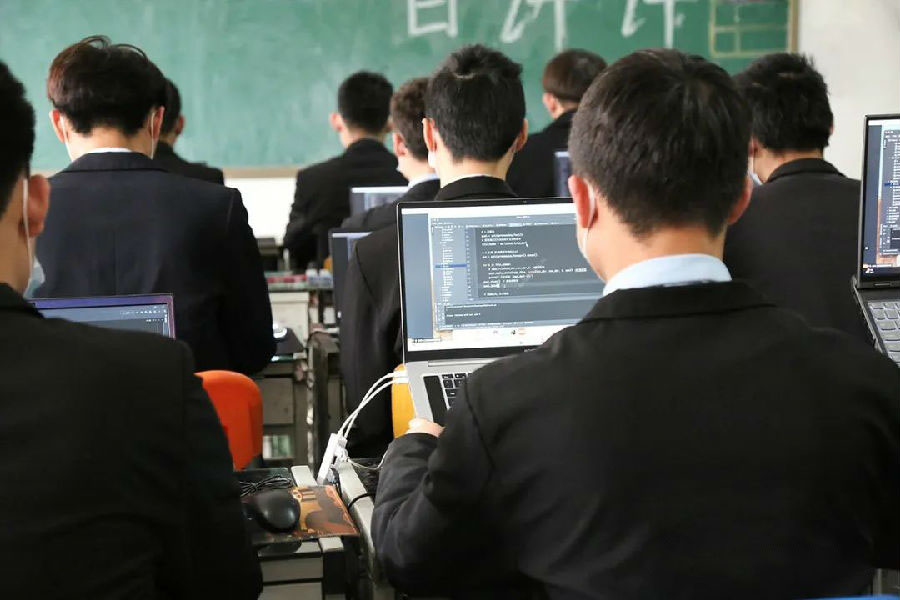 八維教育建設數字化學習平臺打通學生走向更廣闊職場生涯