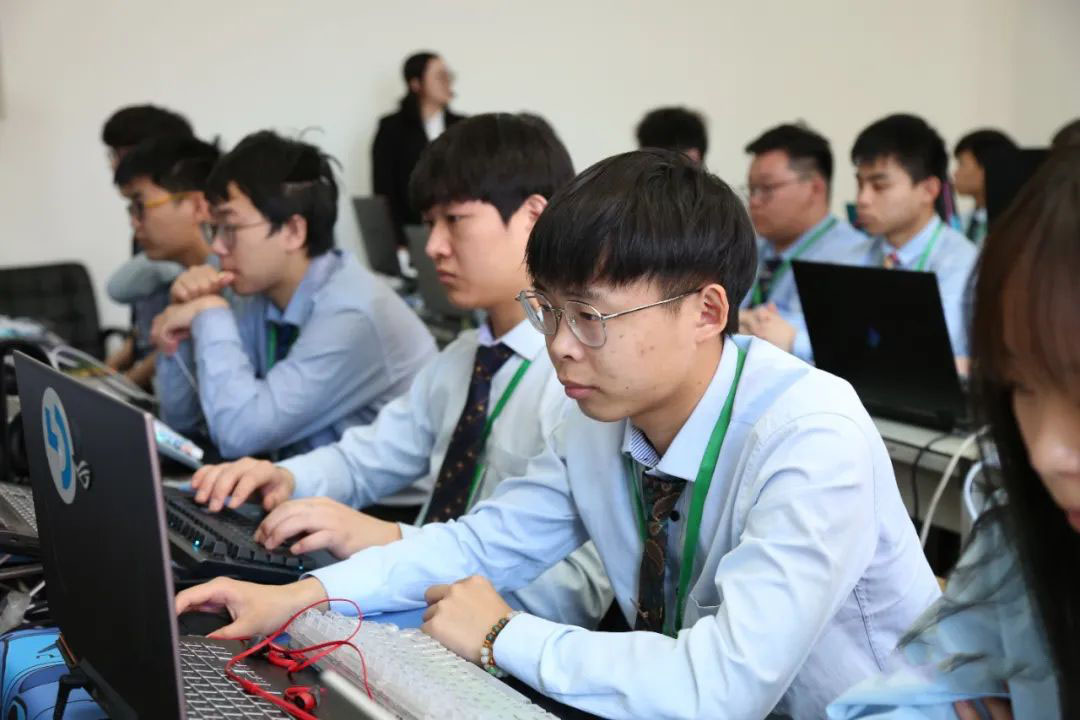 八維教育開啟創新教育新模式讓學子迅速進入云計算行業