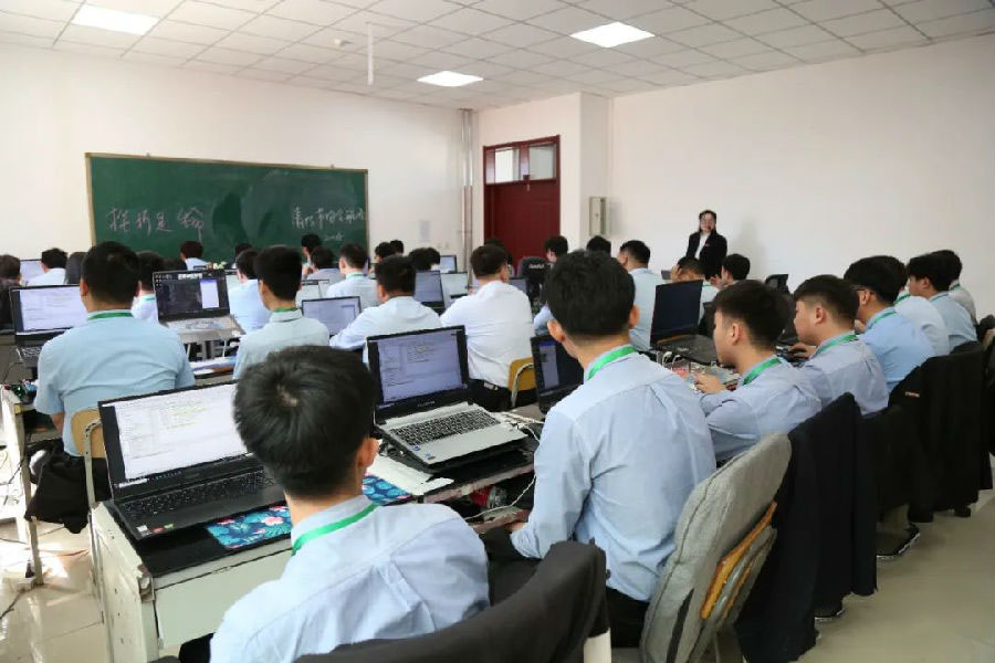 八維教育搭建數字化技術學習平臺開啟數字創新的新篇章