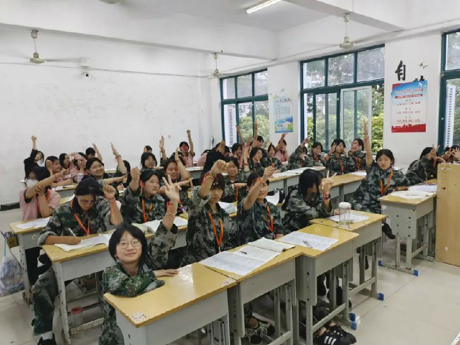 八維教育祝大家端午順?biāo)煨腋?/></p><p style=