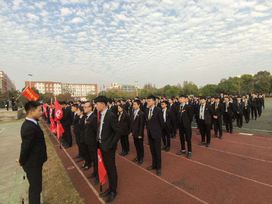 八維教育引領(lǐng)未來科技浪潮開創(chuàng)智慧教育新時(shí)代