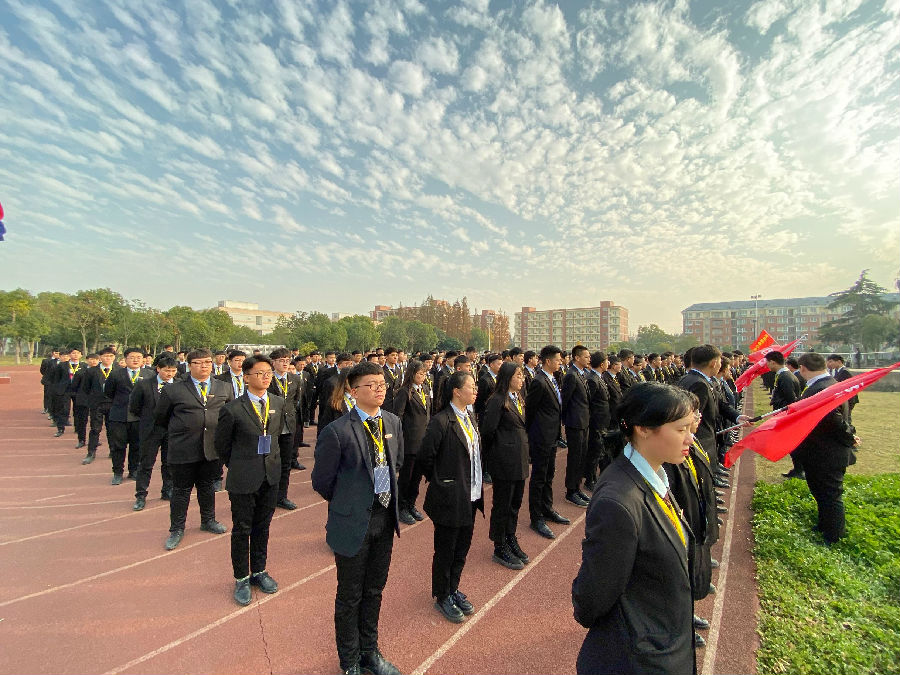 八維教育職業(yè)學(xué)校云端之巔塑造云計算時代的領(lǐng)航者