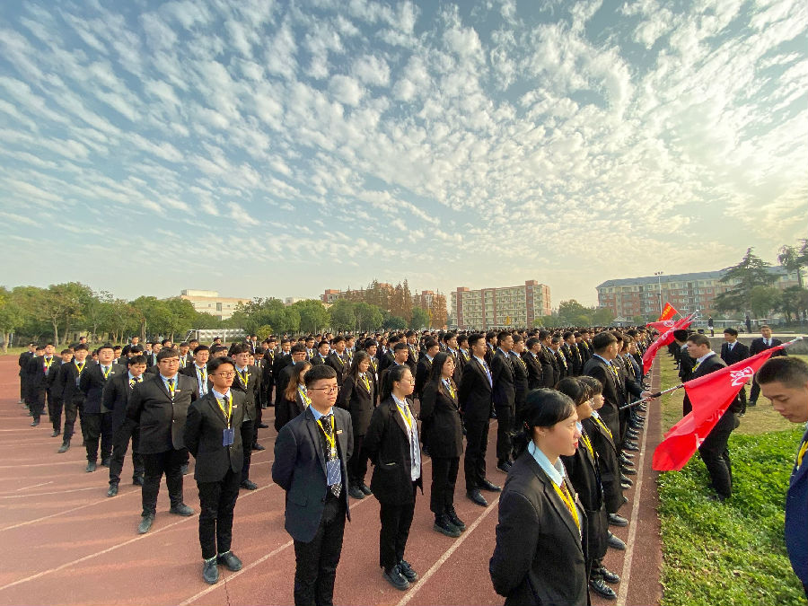 八維職業(yè)學校短期精英班鑄就技術精英引領未來領袖之路