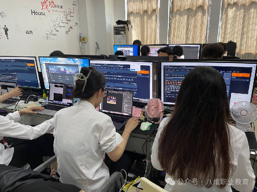 八維職業(yè)學(xué)校傳媒專業(yè)第三波高薪喜報(bào)強(qiáng)勢(shì)來(lái)襲