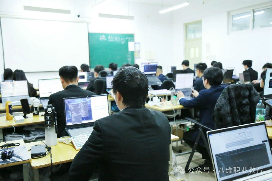 天津云計算培訓(xùn)機構(gòu)哪個口碑好推薦八維職業(yè)學(xué)校的理由