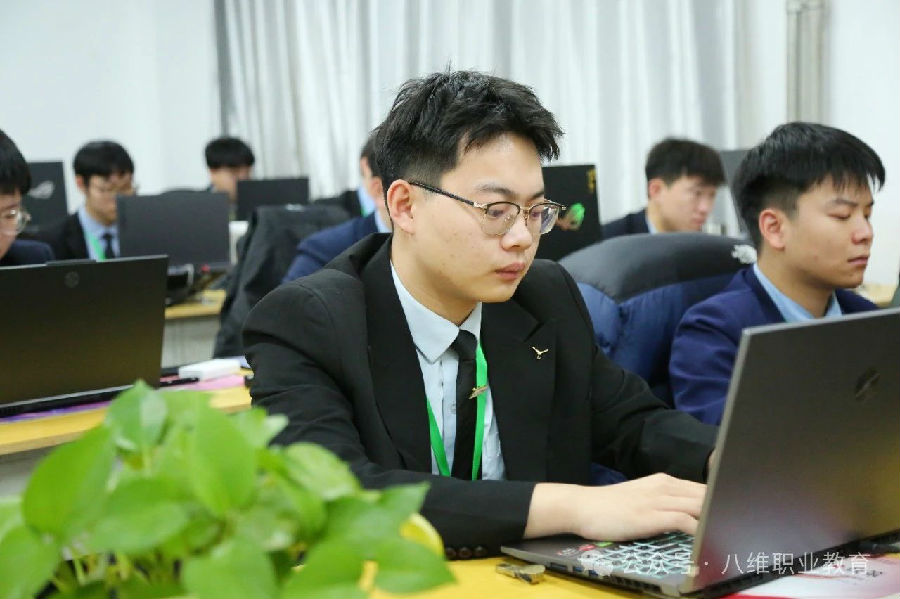 八維教育解鎖全能密碼塑造未來復(fù)合型人才