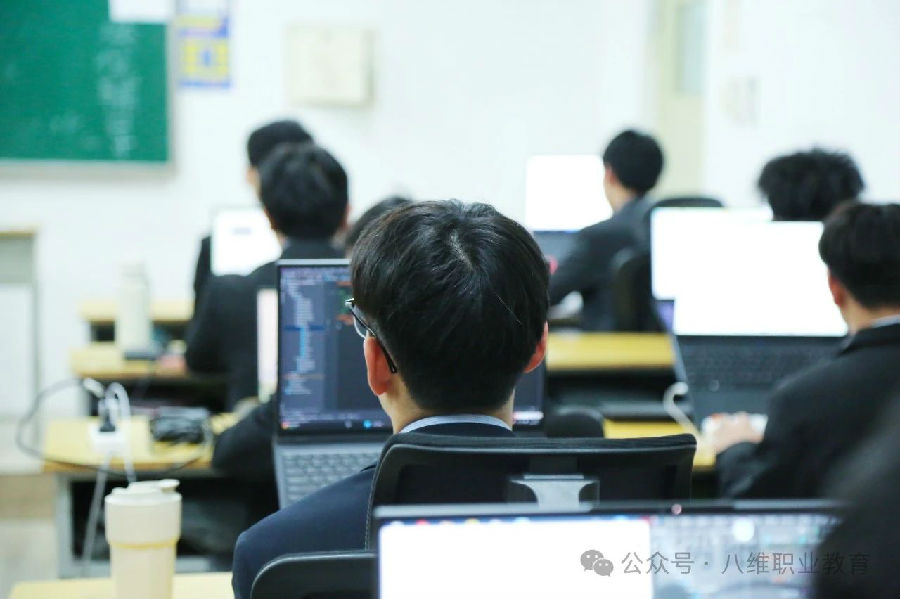 八維教育開啟優質就業的金鑰匙解鎖未來無限可能