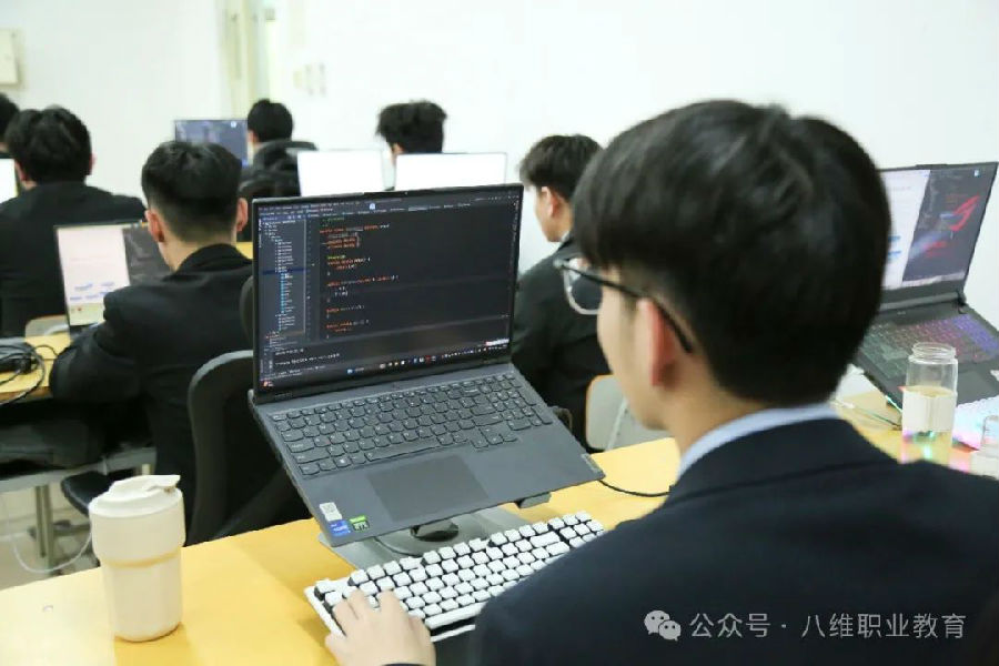 八維教育開啟優質就業的金鑰匙解鎖未來無限可能