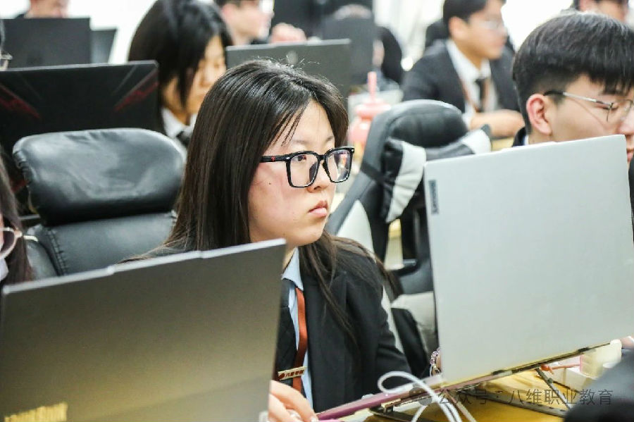 八維教育引領數字技術新浪潮打造數字技術新領軍