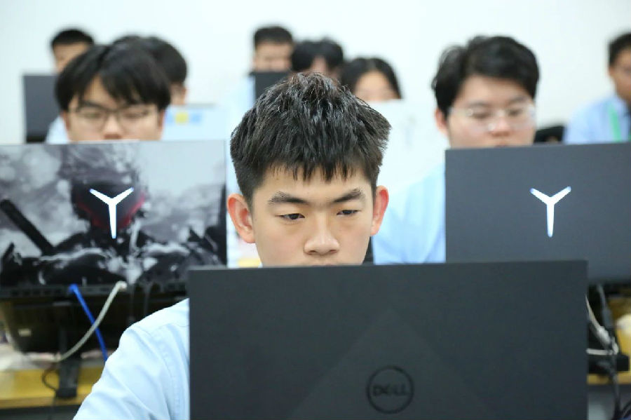 八維教育上海校區云計算專業3月份畢業班級喜報新鮮出爐