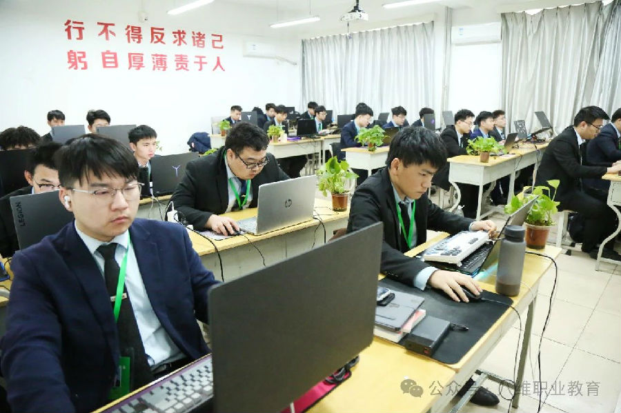 江蘇宿遷八維學(xué)校數(shù)字技術(shù)領(lǐng)域的領(lǐng)先者未來精英人才的璀璨搖籃