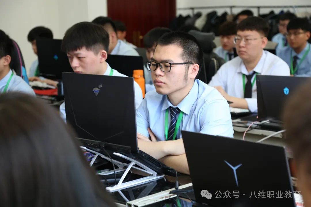 八維職業(yè)學(xué)校深耕職業(yè)教育領(lǐng)域領(lǐng)航者助力學(xué)子技能成才