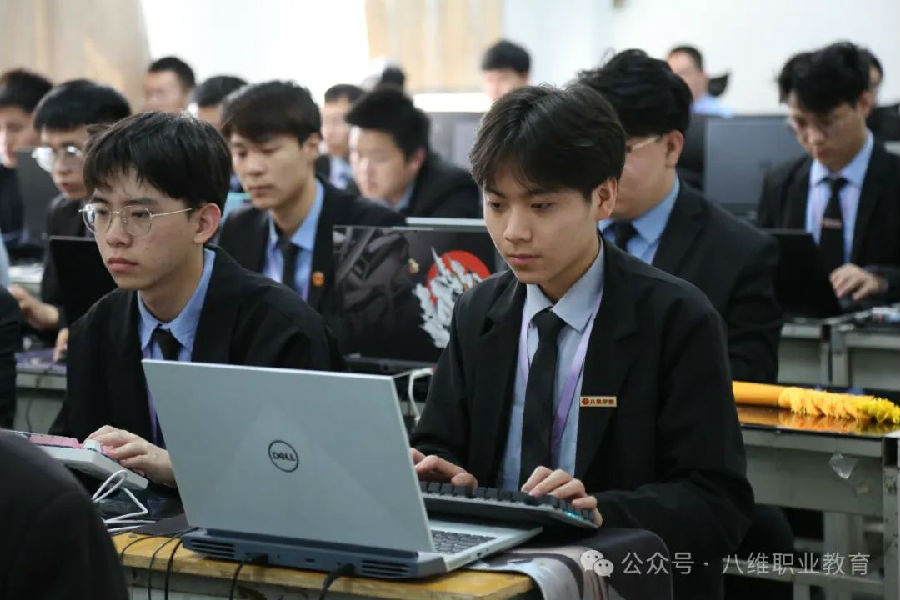八維職業(yè)學(xué)校深耕職業(yè)教育領(lǐng)域領(lǐng)航者助力學(xué)子技能成才