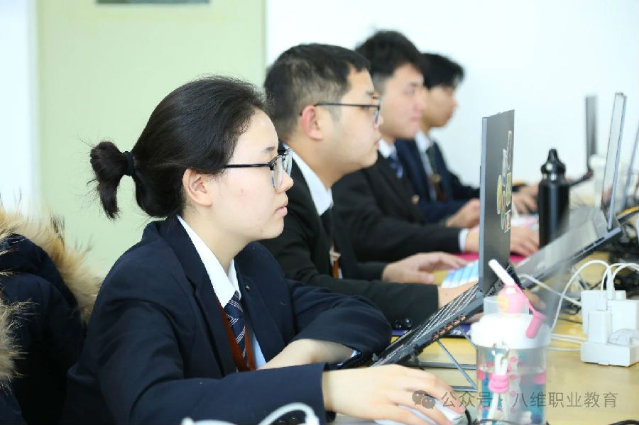 八維職業學校打造頂尖數字人才引領未來科技潮流