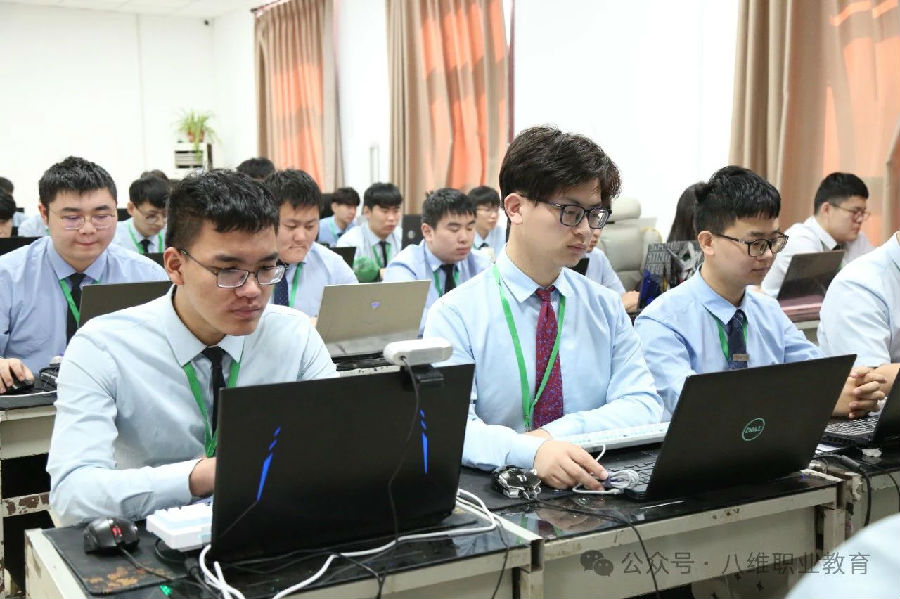八維職業學校打造頂尖數字人才引領未來科技潮流