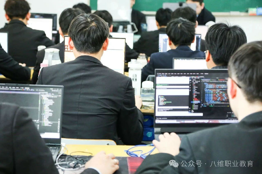 八維職業學校打造頂尖數字人才引領未來科技潮流