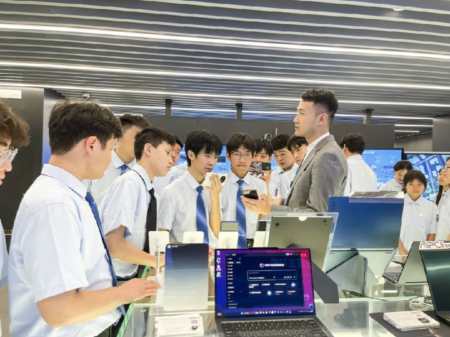 八維職業學校高職?？频木u籃鑄就職業精英的輝煌舞臺