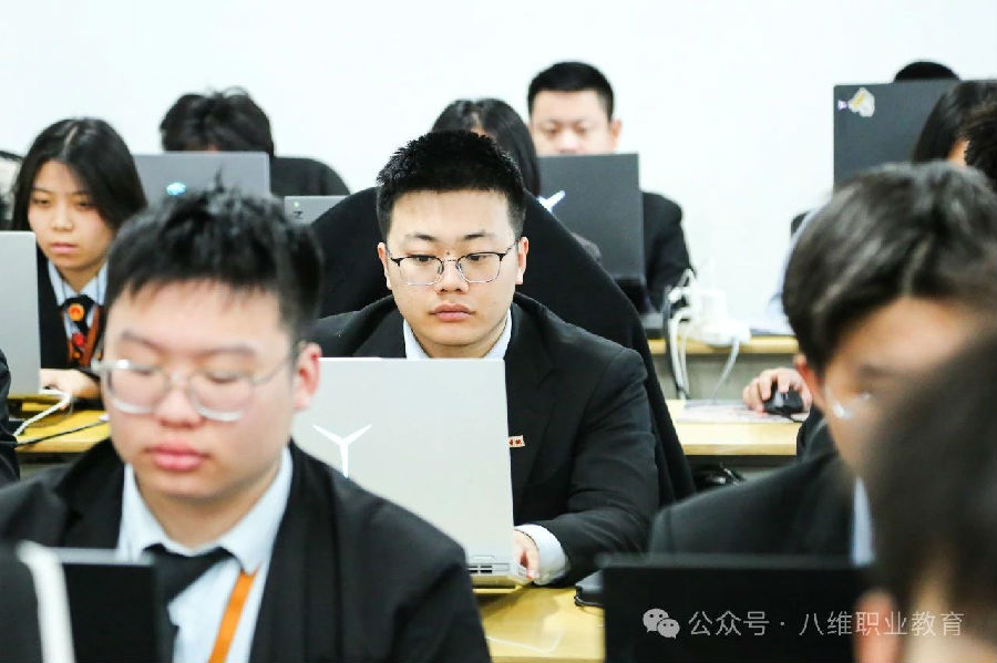 八維教育新興產(chǎn)業(yè)領(lǐng)域就業(yè)引領(lǐng)者塑造未來數(shù)字精英新風(fēng)貌