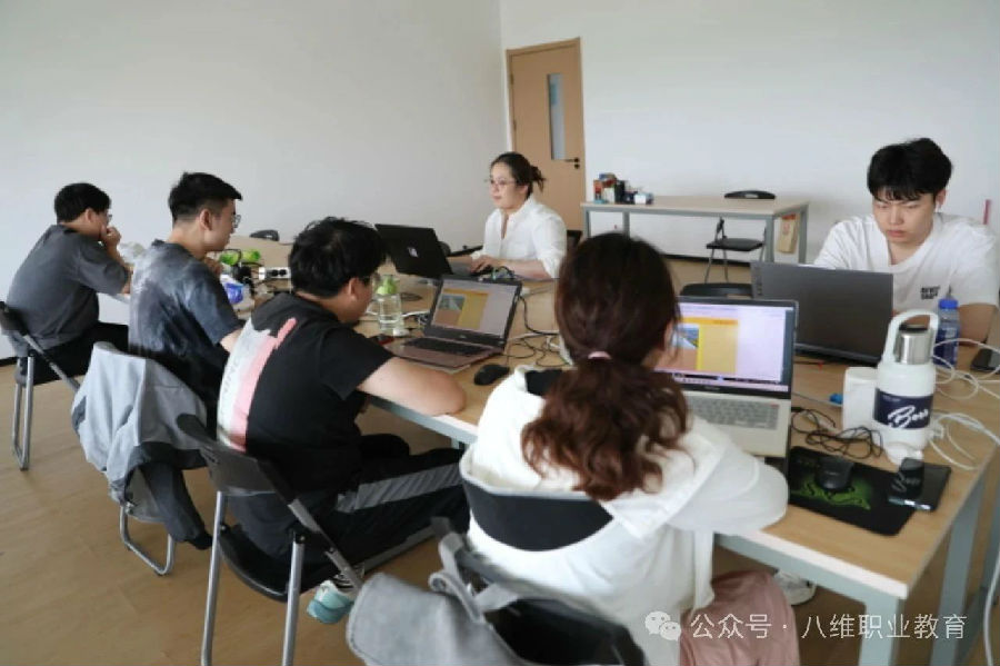 八維職業學校解鎖新質生產力的教育密碼引領未來職業發展