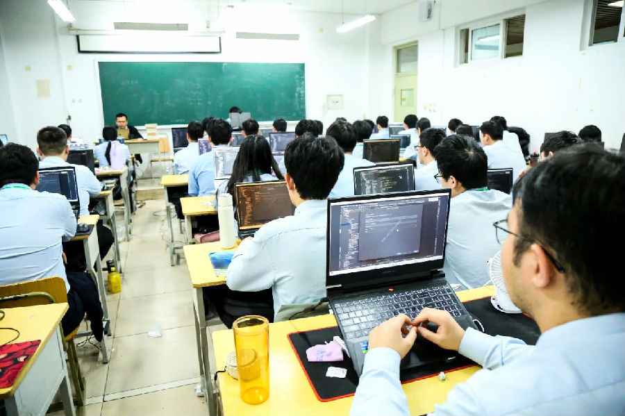 八維職業學校開啟未來職場就業大門助力學子職場揚帆起航