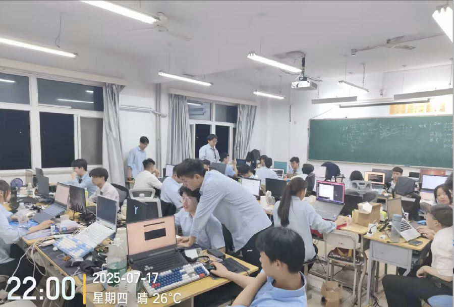 八維職業(yè)學(xué)校解鎖人工智能黃金四類項目賽道鑄就未來科技精英的搖籃