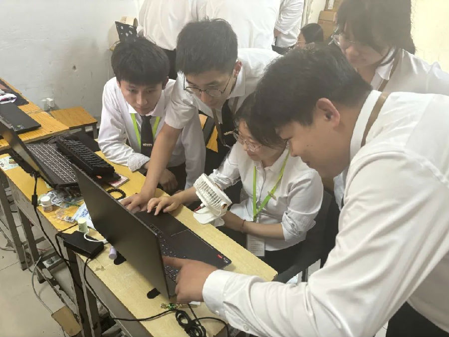 八維職業(yè)學(xué)校大數(shù)據(jù)專業(yè)風(fēng)采綻放引領(lǐng)科技潮流解鎖就業(yè)薪動力