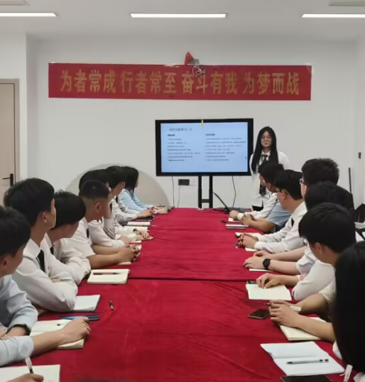 八維職業(yè)學(xué)校探索云計算專業(yè)的無限可能打造數(shù)字時代硬核技術(shù)精英