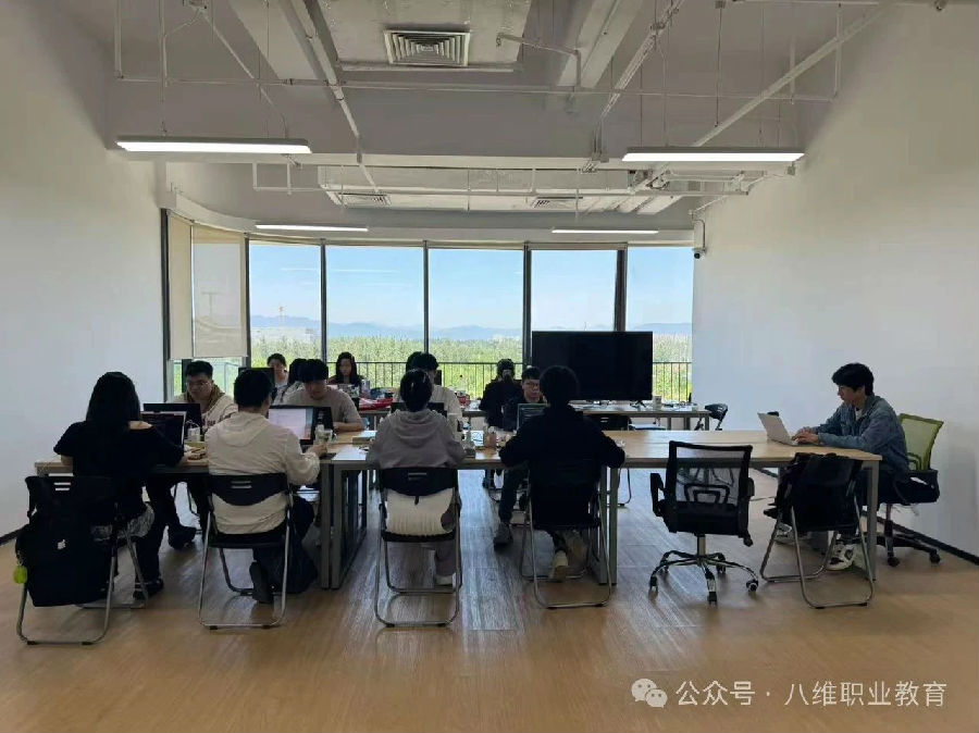 八維職業(yè)學(xué)校國際新媒體最近就業(yè)喜報來襲