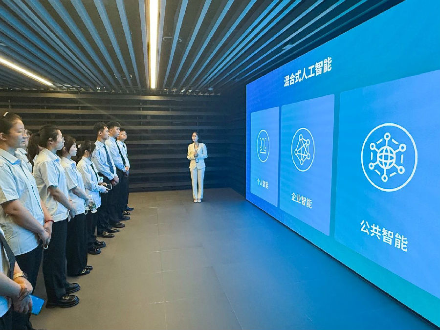 八維職業學校啟航就業新紀元開創數字經濟時代學子們職場新輝煌
