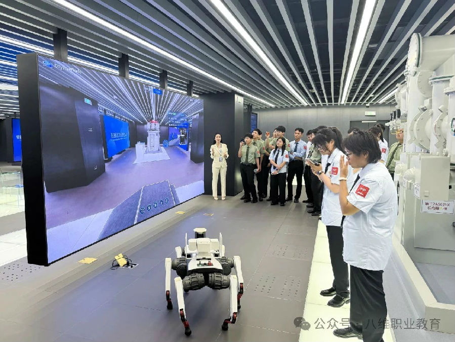 八維職業學校洞悉未來智慧炫酷舞臺點燃未來虛擬技能新紀元