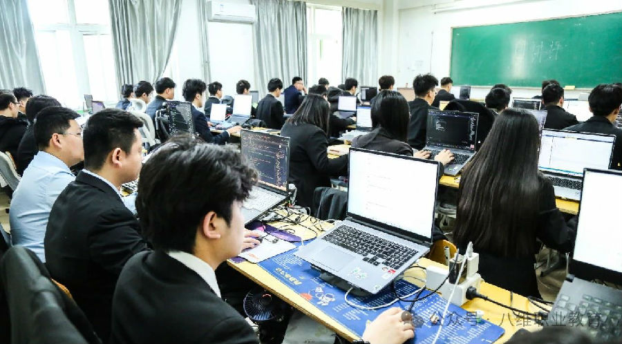 八維職業(yè)學校文科生夢想啟航的璀璨舞臺鑄就非凡人生